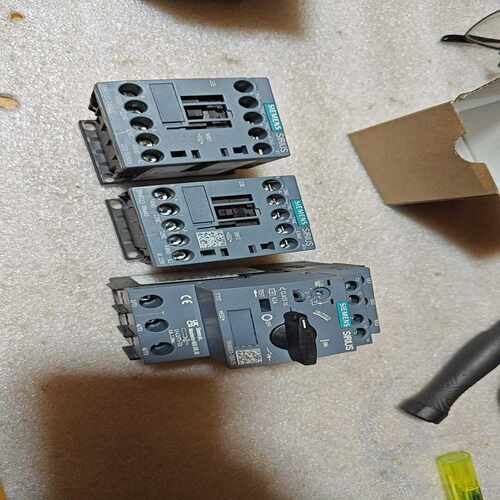 询价西门子新的3RV6011-1DA15，3RH6122-