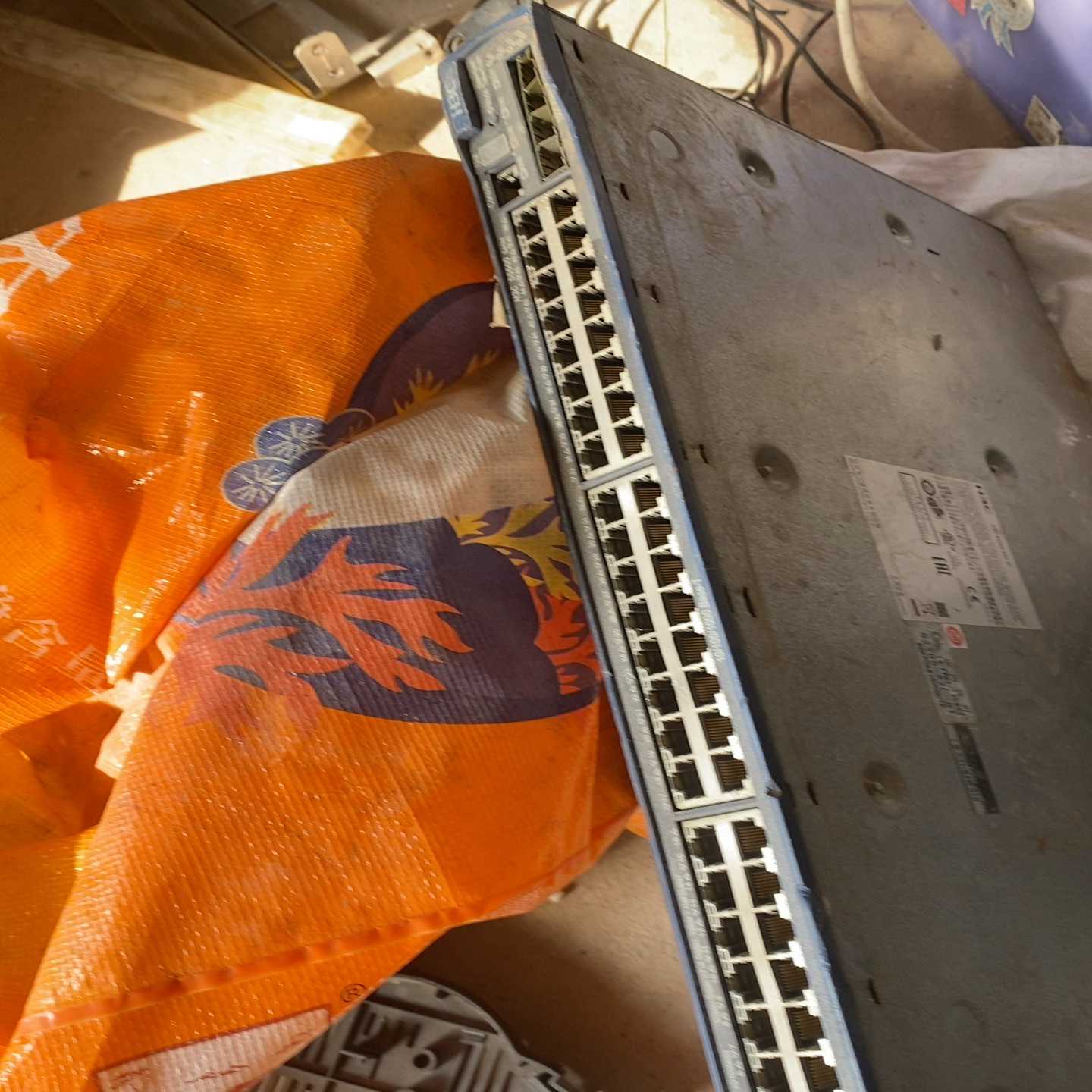 H3CS5500-52C-EI，压到了，几个接口扁了--议价商品