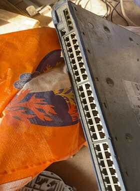 H3CS5500-52C-EI，压到了，几个接口扁了--议价商品