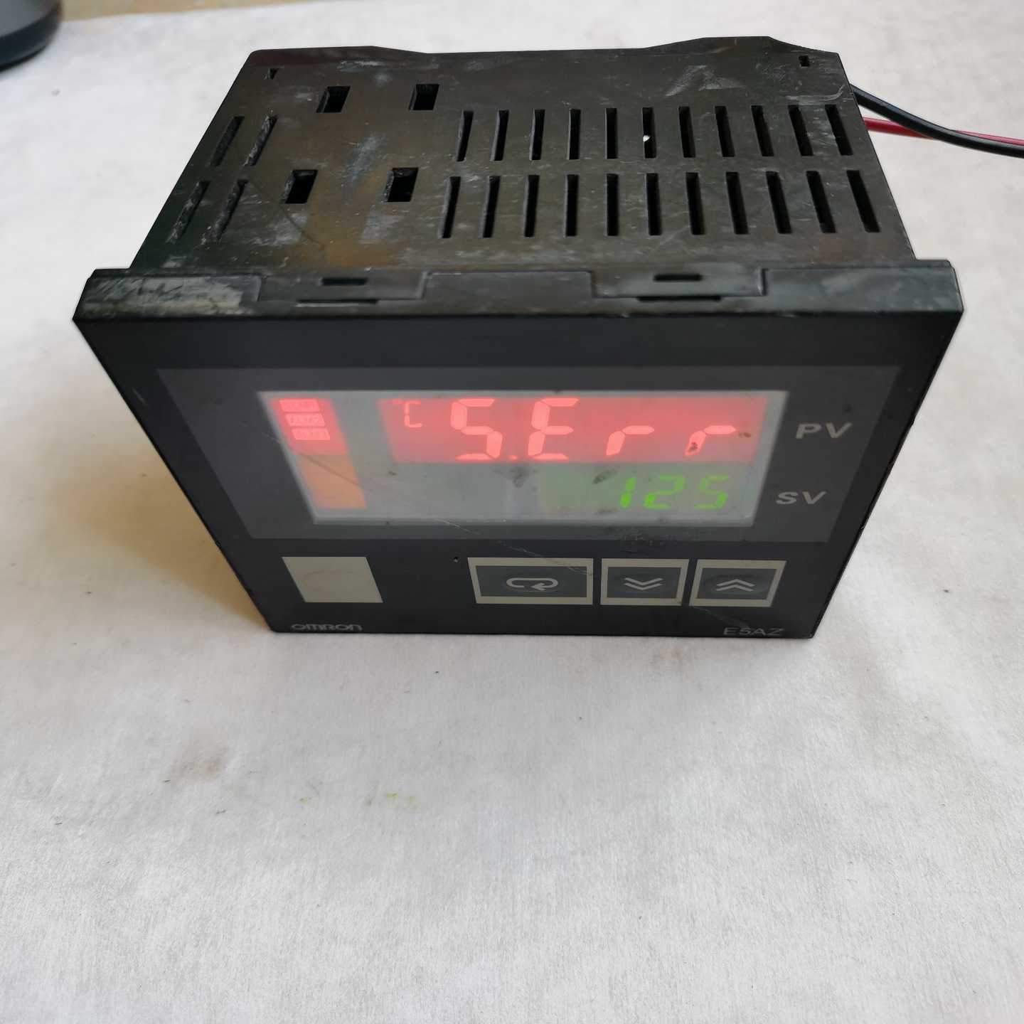温控器，型号E5AZ-Q3，功能，成色如图所询价