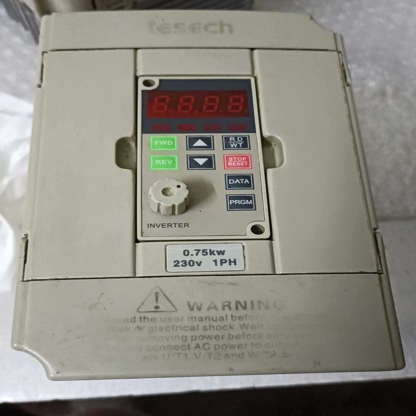 台湾tesech堤斯基变频器TES007M21A/   安川（佳毅工控）