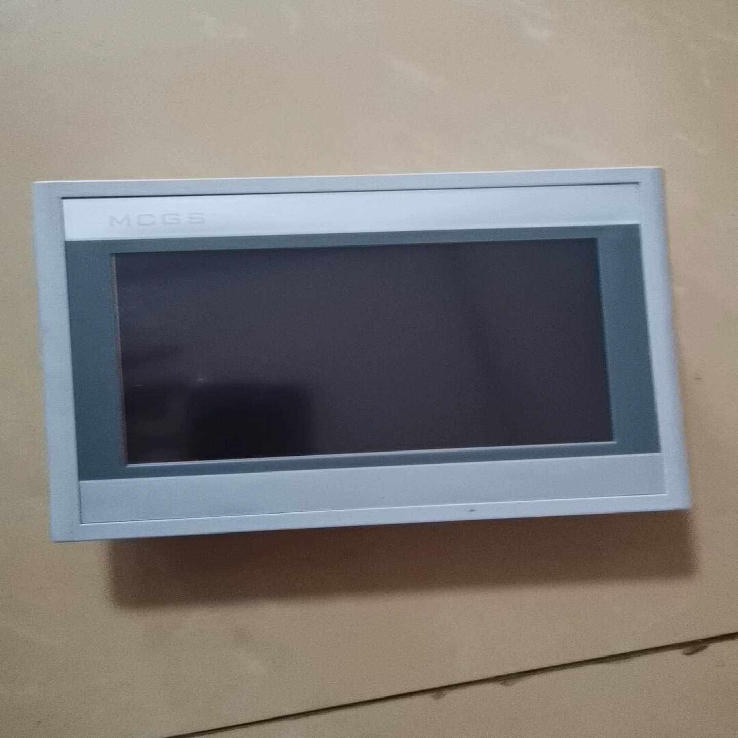 TPC7062HW昆仑通态触摸屏，通电显示正常，正常拆机--议价商品