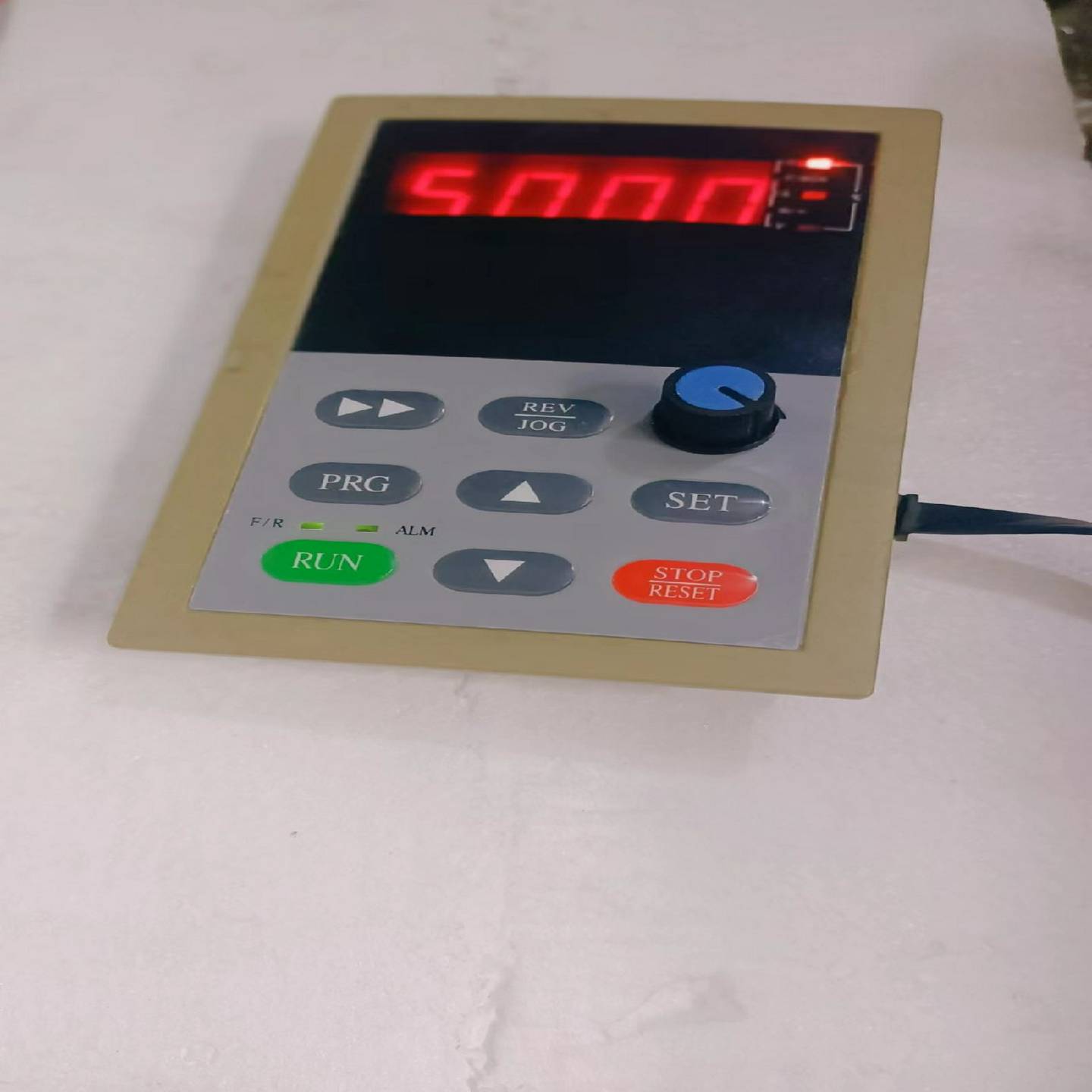 易驱变频器下图同尺寸大板Cv31OO，ED3100面板59元--议价商品