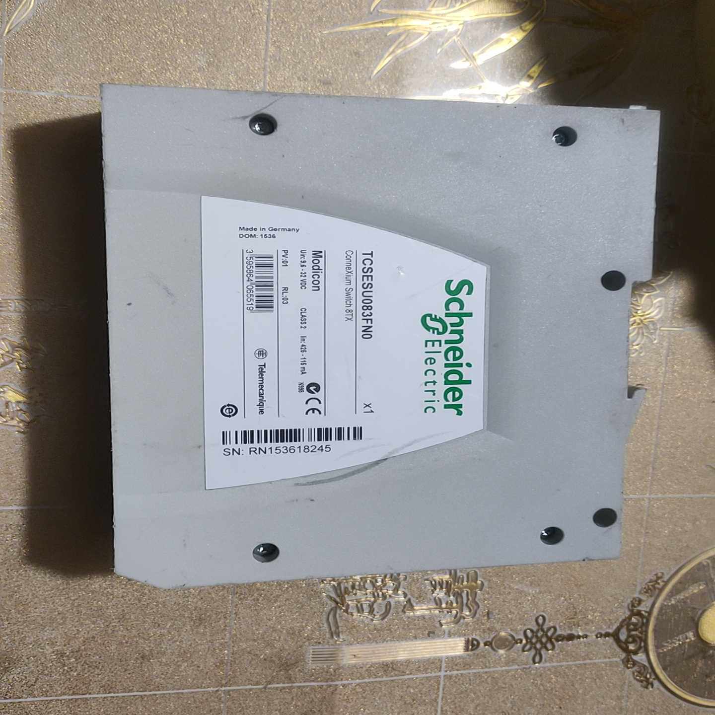 （议价）schneider8孔交换机，型号TCSESU083F