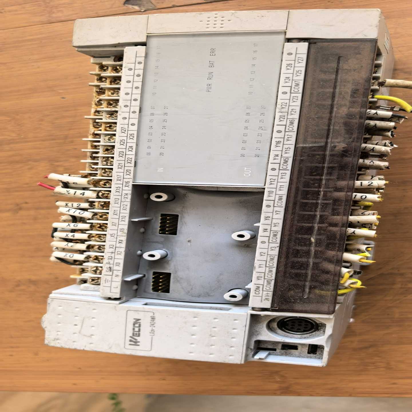 维控PLC，型号：LX2V-2424MR-A。