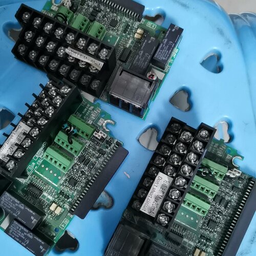 【询价】安川变频器端子板ETC740121.N实物看型号