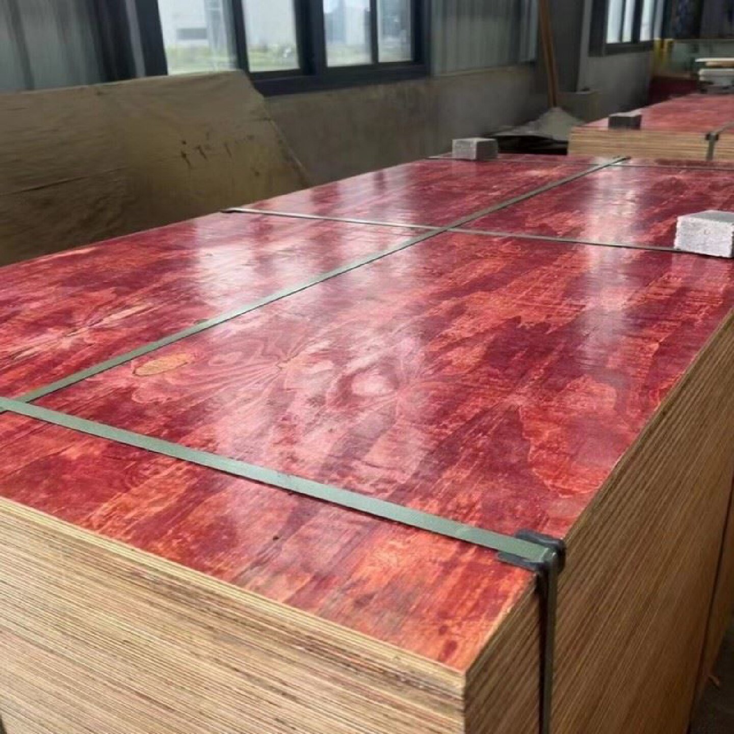 竹胶板建筑工程模板木板工地用2.44米加厚防水多层板覆膜红黑板
