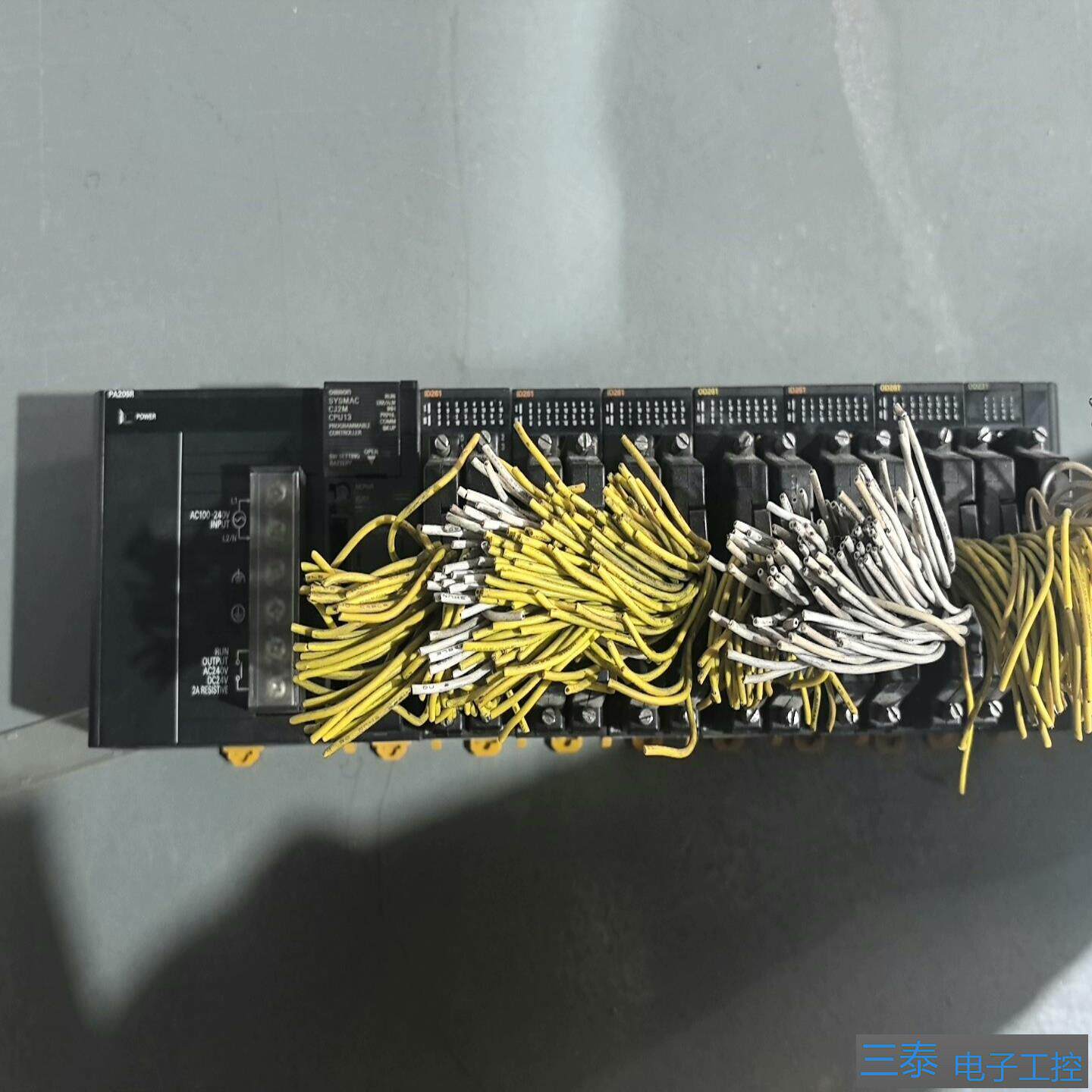 CJ2M-CPU13    电源PA205R，议价