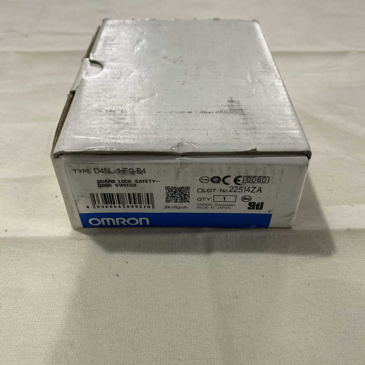 全新日本原装欧姆龙安全门开关，型号D4NL-1HFG-B4和-询价客服
