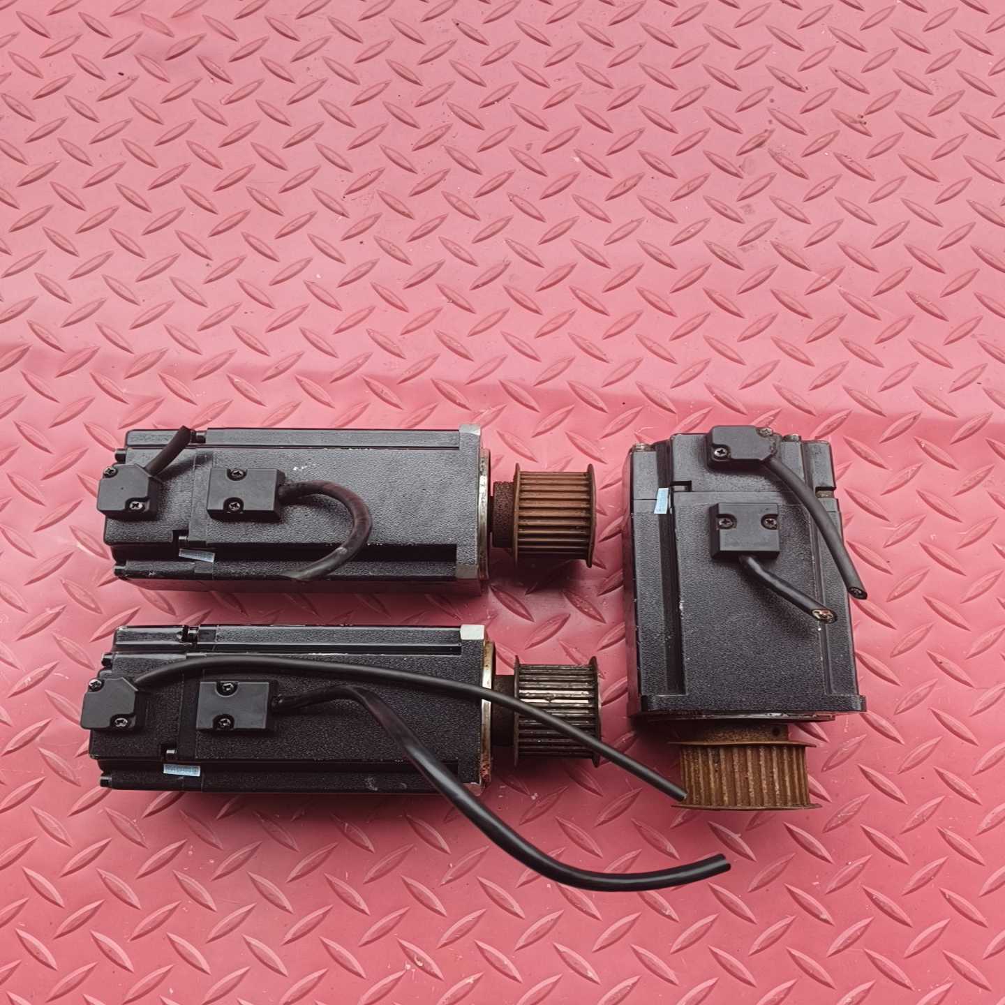 台达绝对值伺服电机ECMC-CW0807RS成色如图拆机--议价商品