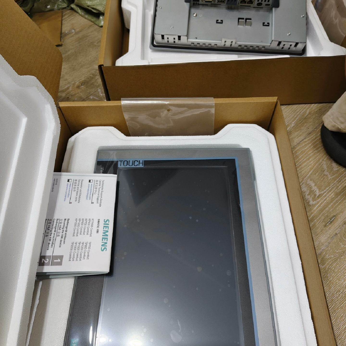 西门子SIMATIC HMI触摸屏，型号6AV2124-0M--议价商品