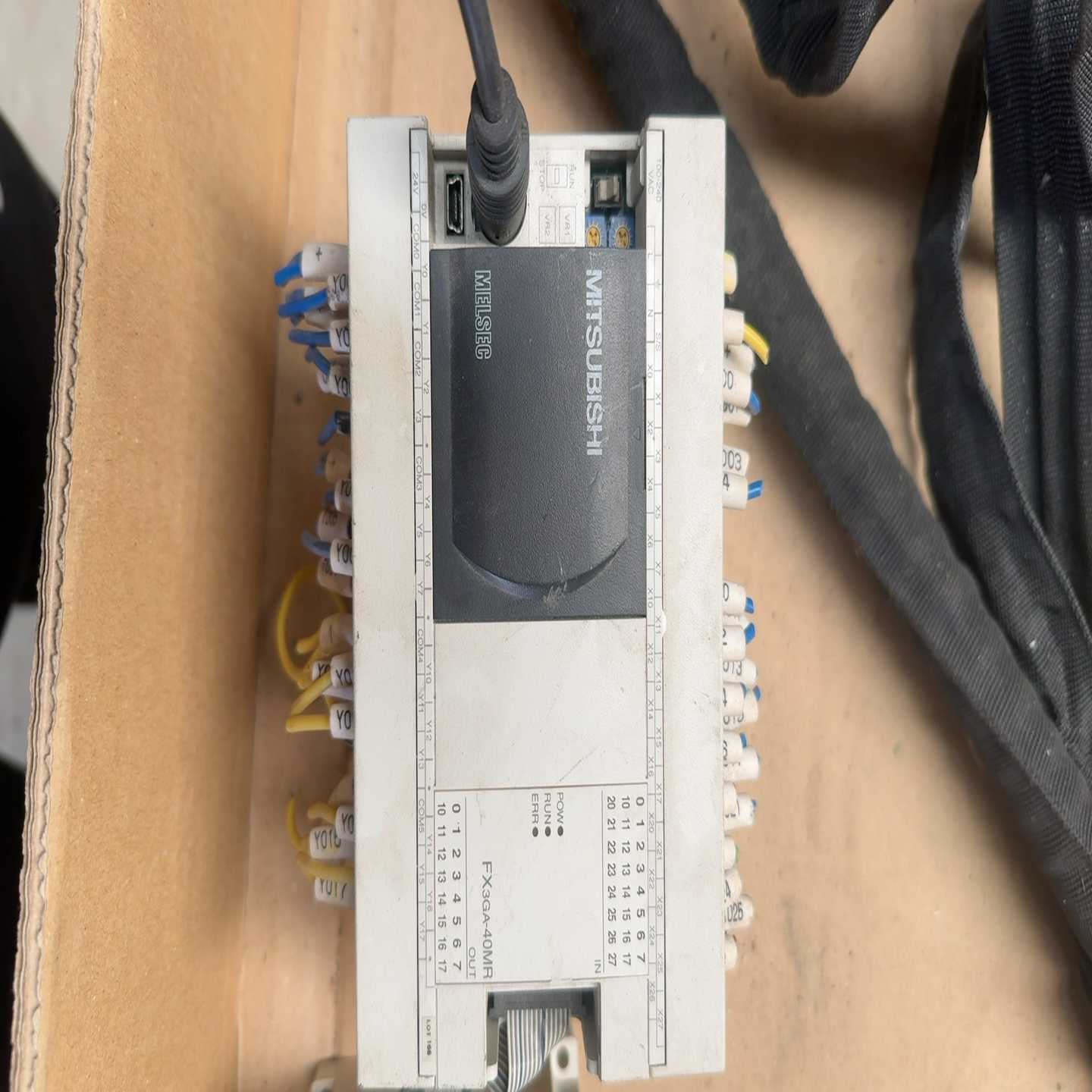 三菱PLC一组，主机FX3GA-40MR-CM，FX2N-1--议价商品