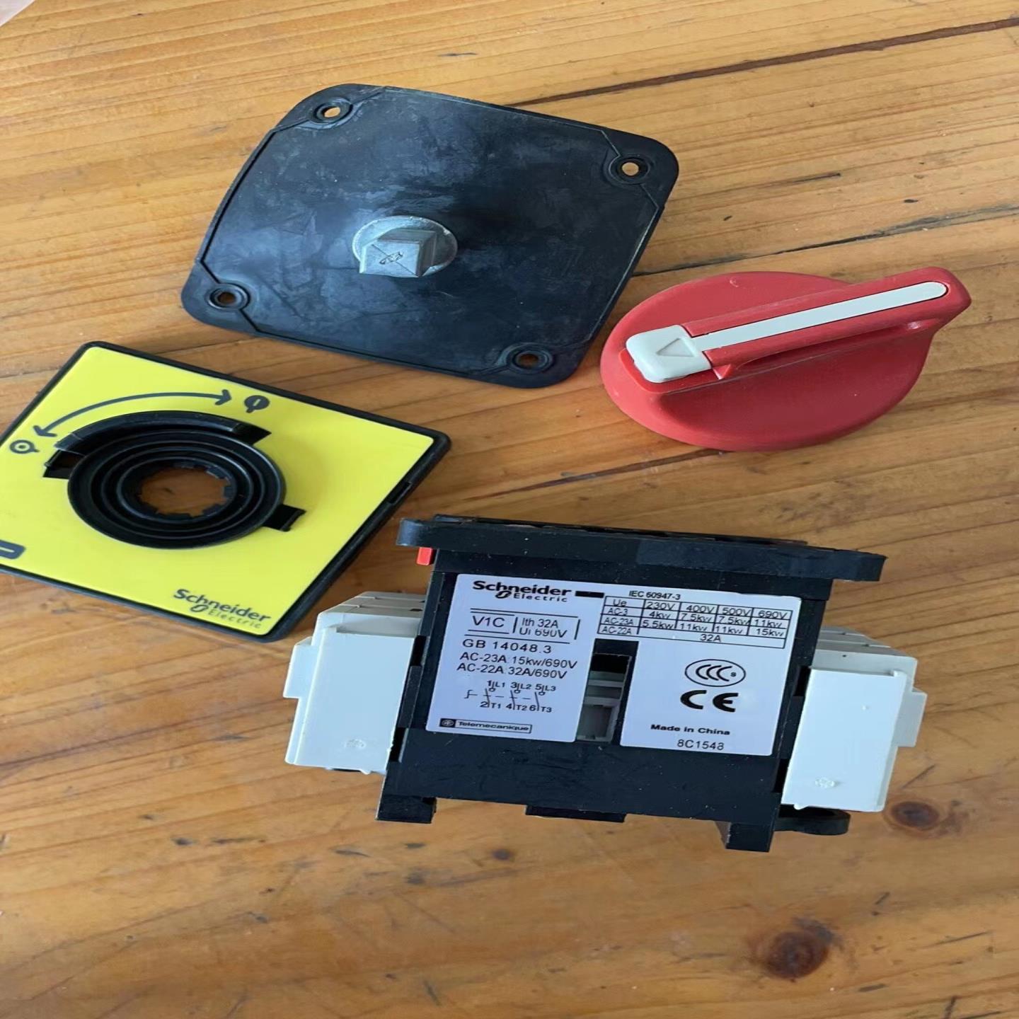 负荷开关12A 隔离开关 VCF02C KC；议价