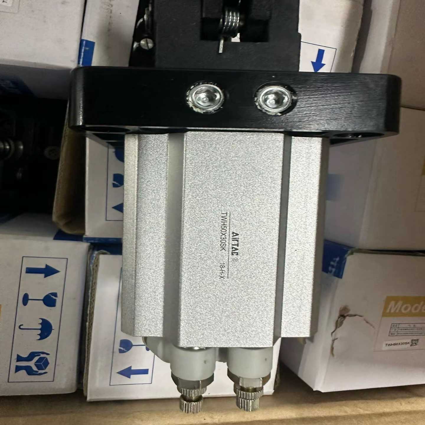 亚德客气动TWH阻挡气缸TWH20/25/32/40/50X--议价商品