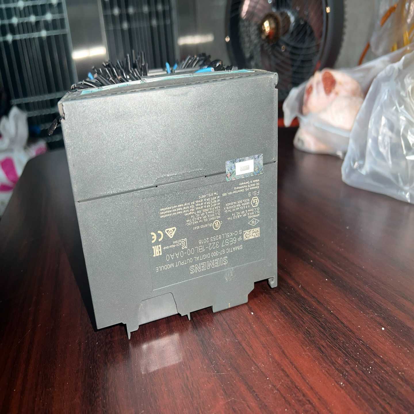 西门子322-1BL00-0AA0，成色如图，3个缺盖板，一