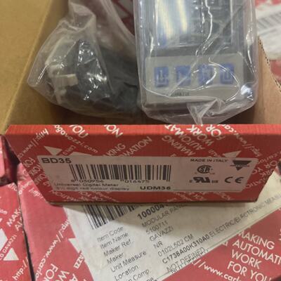 1件全新CARLOGAVAZZI控制器BD35
