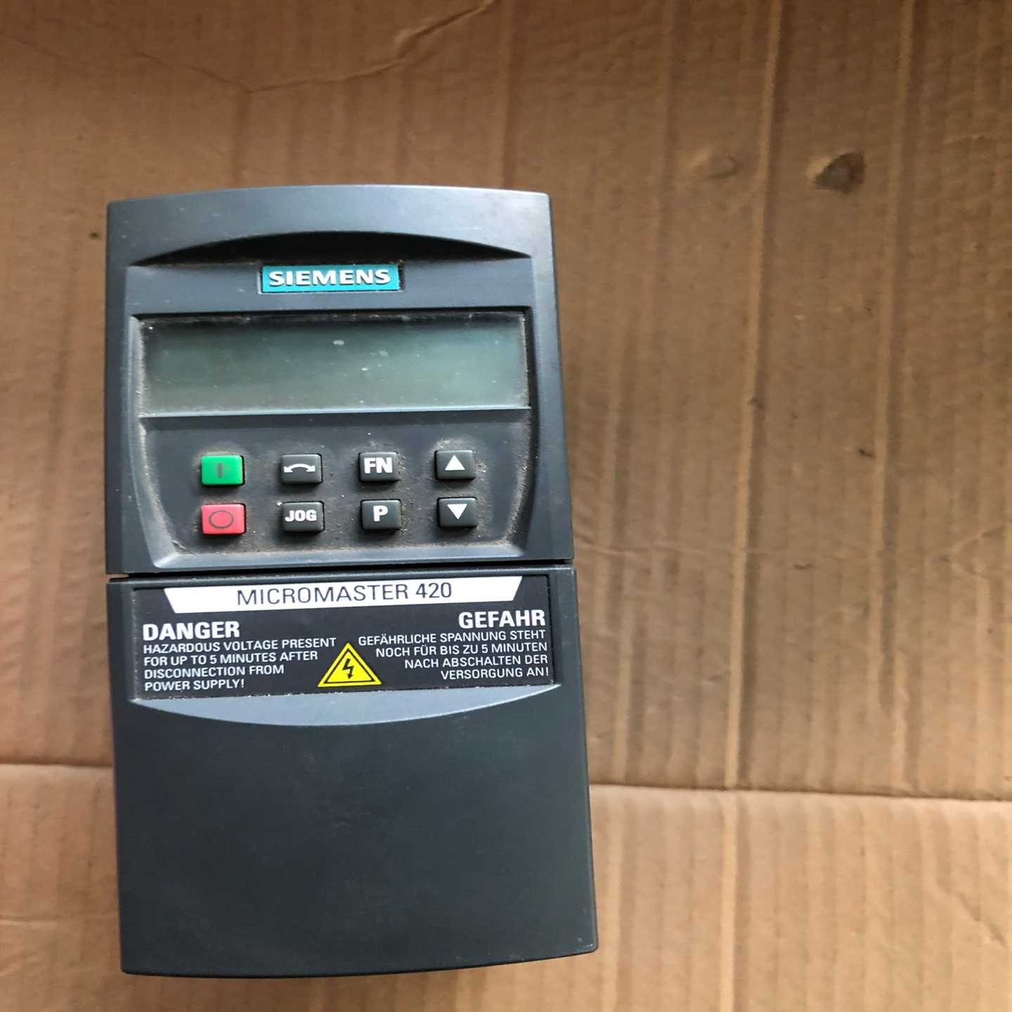 变频器6SE6420-2UD21-5AA1，成色还不询价