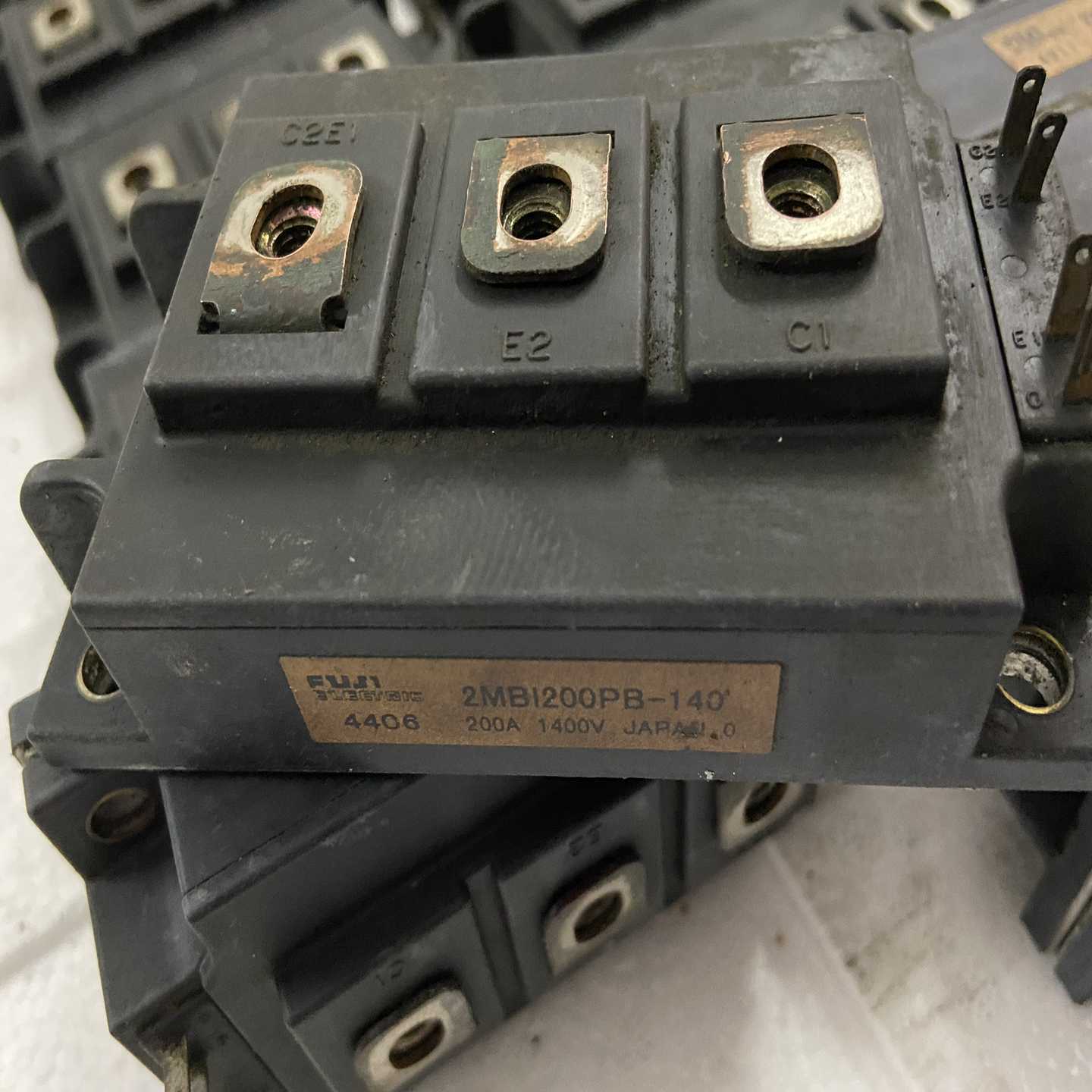 2MBI200PB-140,200A1400V,IGBT,富~询价