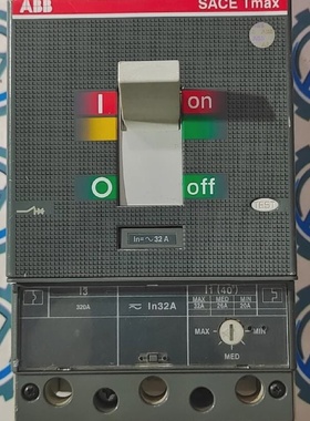 ABB SACE Tmax SACE T4L 250 Disjoncteur 3 Ples 32A DOccasion