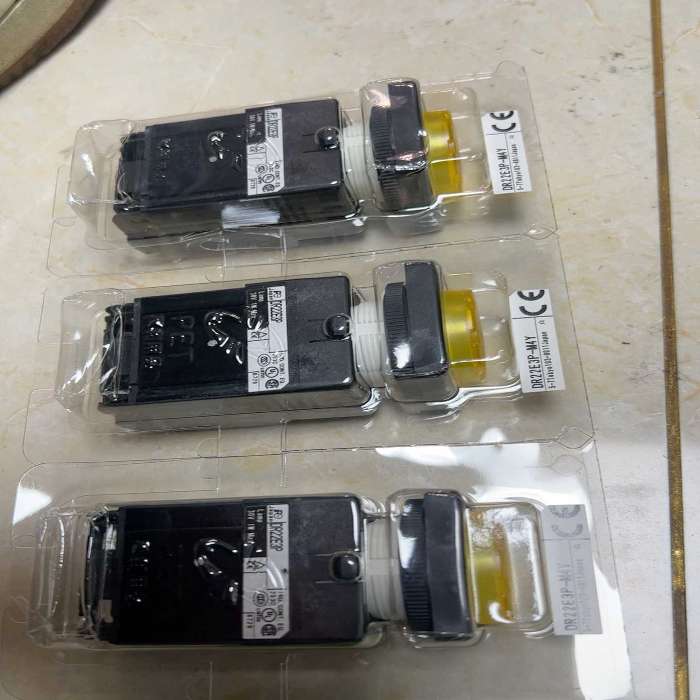 富士fuji平头按钮开关DR22E3P-M4Y--议价商品