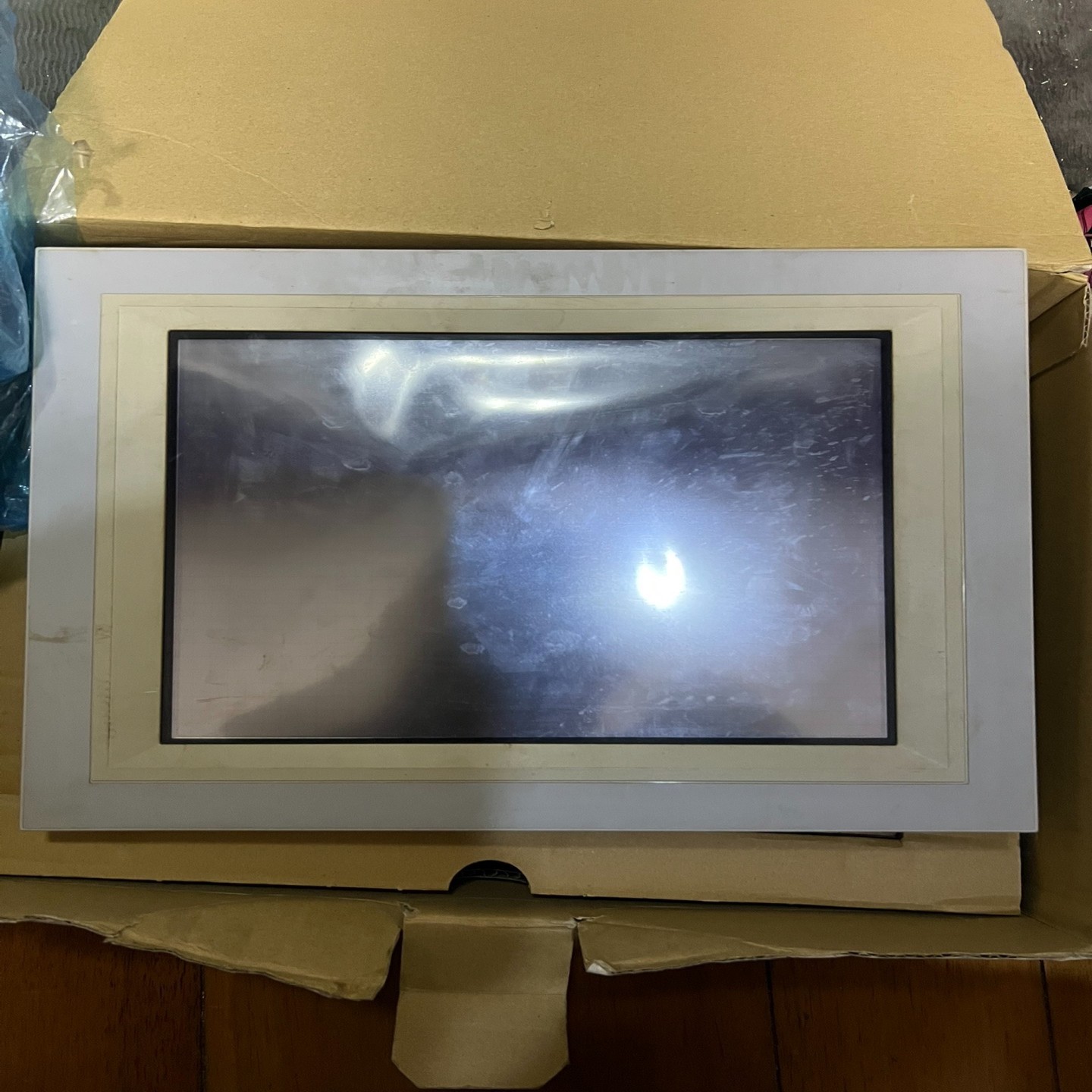 IDEC和泉触摸屏HG4F-JT22TF-W--议价商品