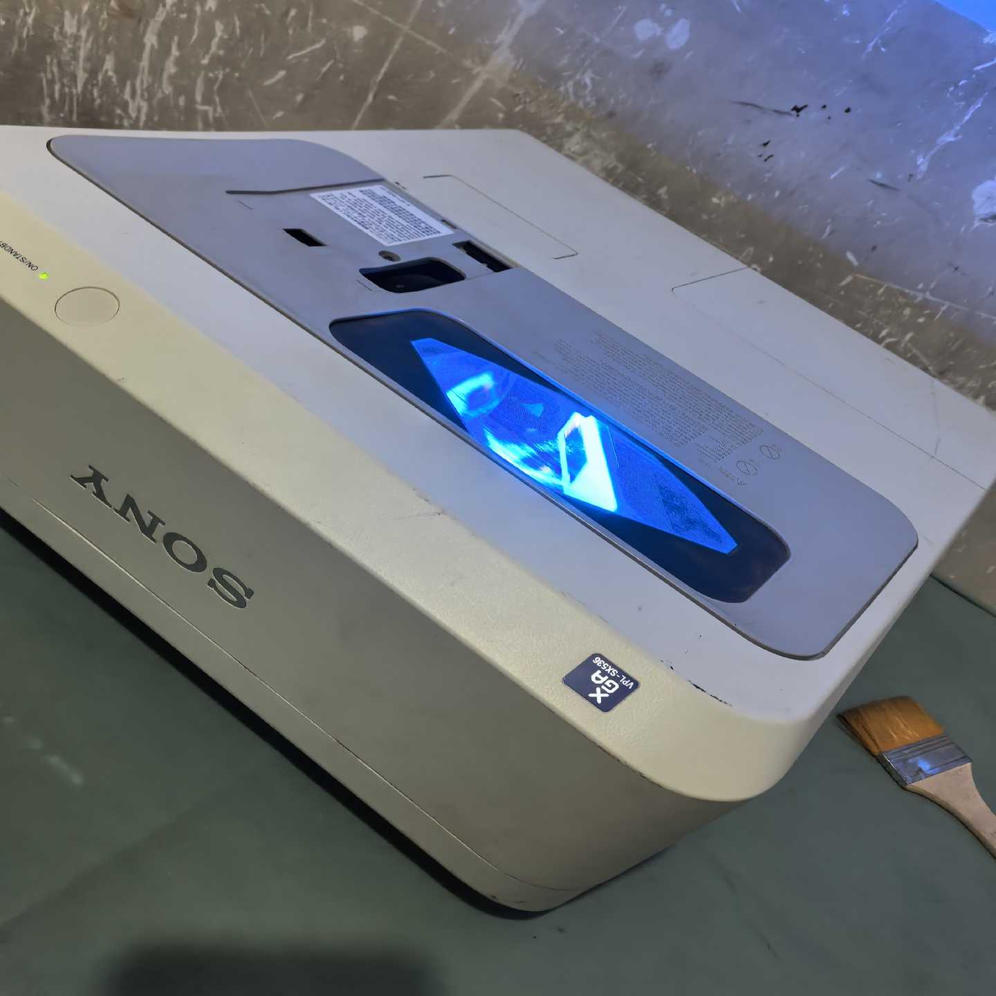 索尼sonyvpl-sx536投影1台,开机如图,偏色,做--议价商品