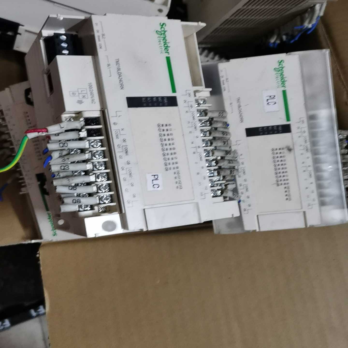 询价plc，TM218LDA24DRN，外观一般