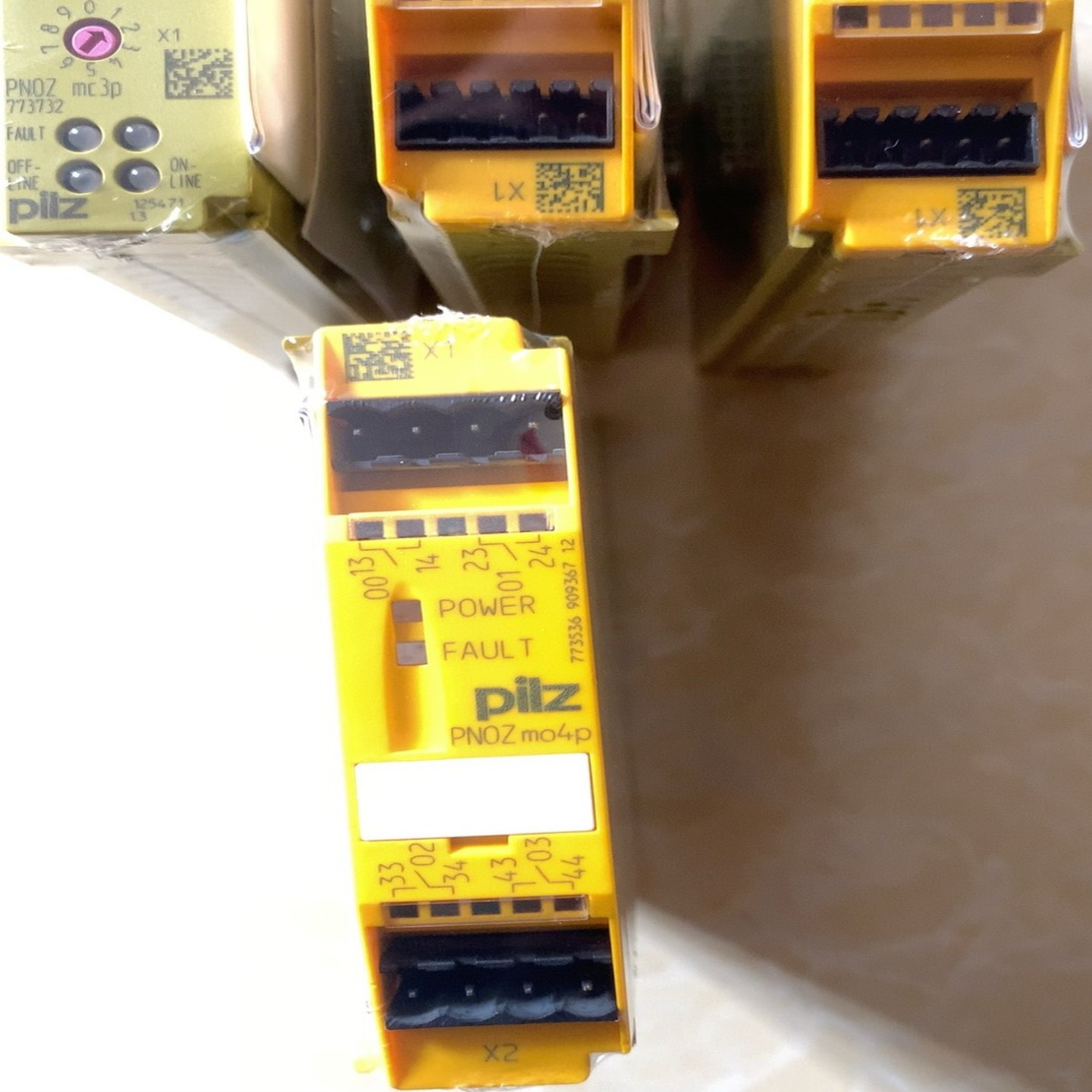 【星慕电子】PiLZ皮尔兹安全继电器773536还有五台