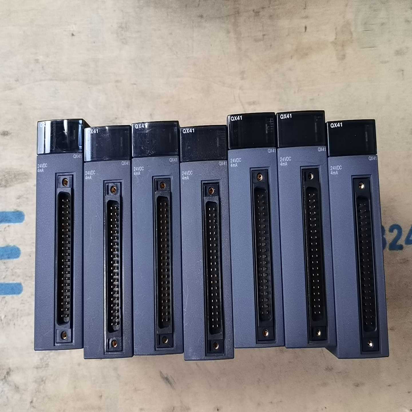 三菱QX41输入模块，原装拆机7片，24VDC4mA规格--议价商品
