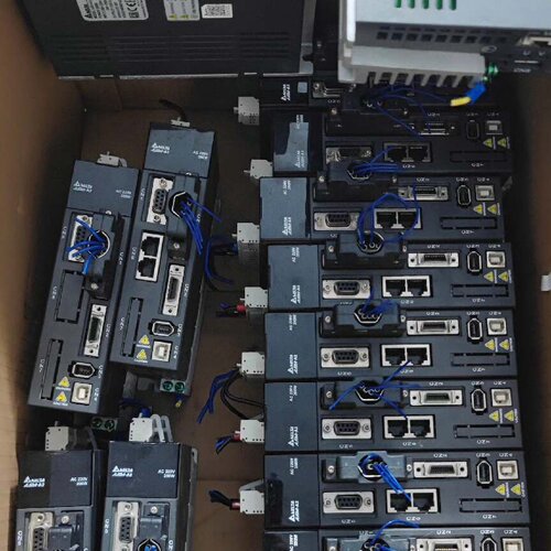 寻台达A2驱动器ASDA20221L4个