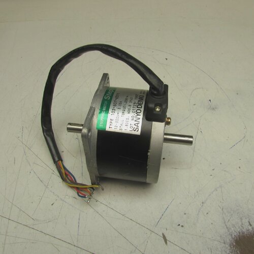 SANYO DENKI STEPSYN STEPPING MOTOR 1038076311 3.05A 12300V X
