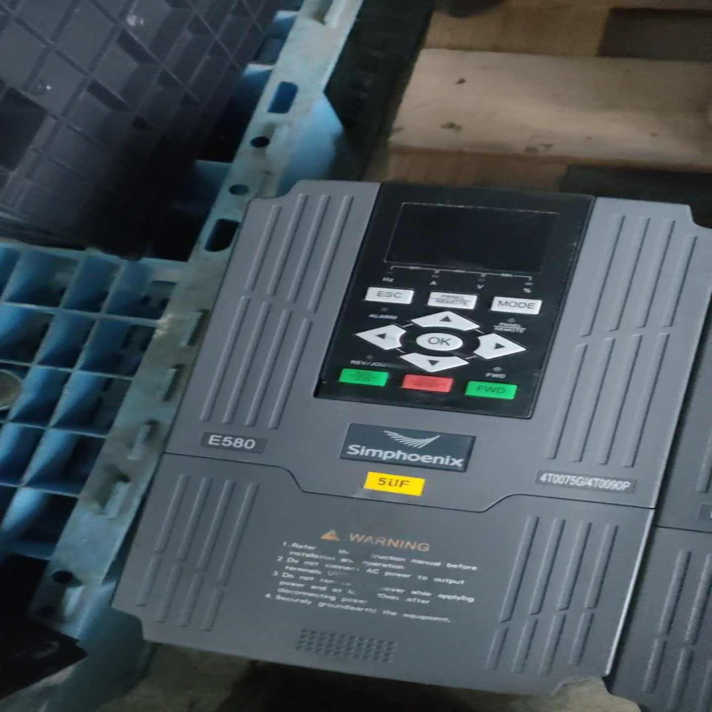 咨询-四方E580-7.5KW重载变频器七台,成色自定义,四台缺面