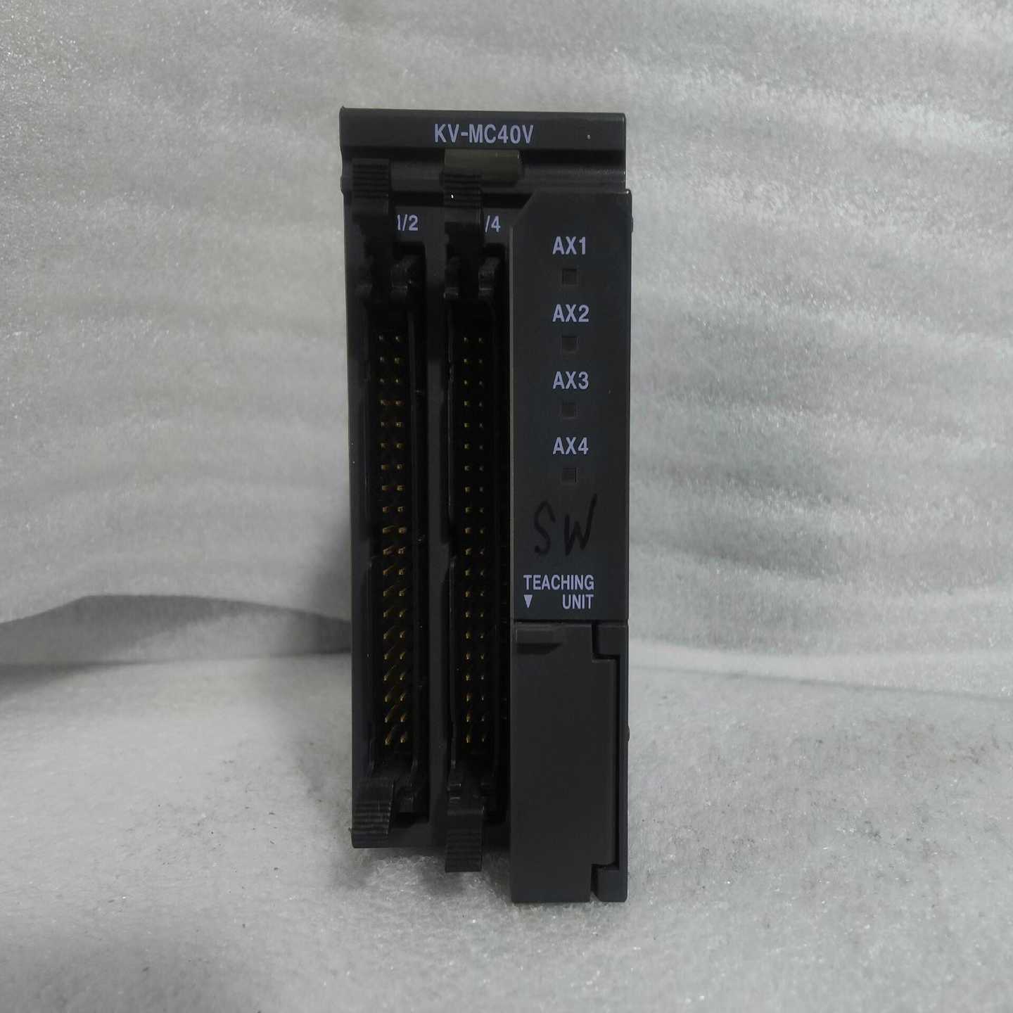 基恩士PLCKV-MC40V实物图，成色漂亮，大量现货，--议价商品