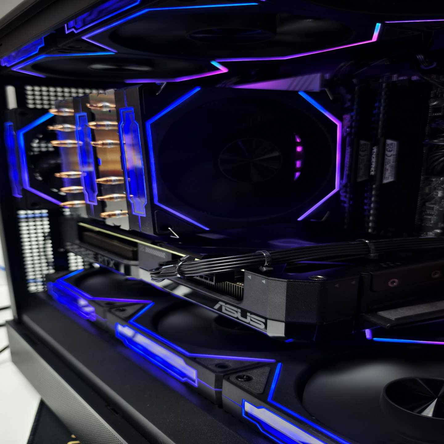 几乎全新i512600kFrtx4070游戏主机--议价商品