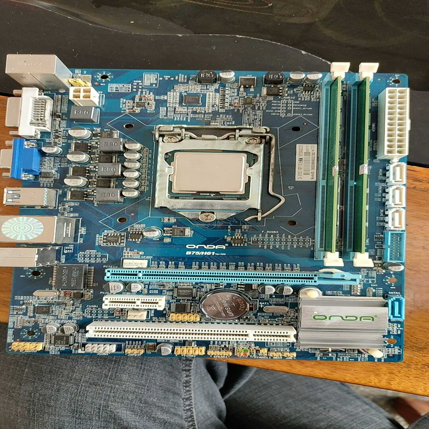 昂达主板B75/H61。CPU完好带内存条两条。成询价