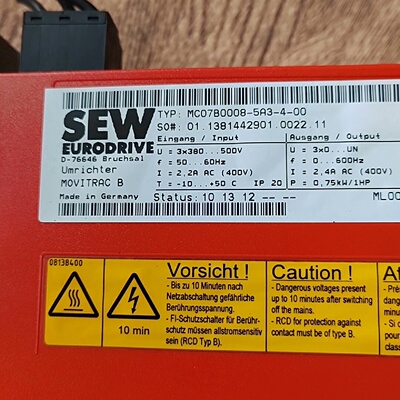 寻拆机SEW变频器MC07B00085A3400实物图