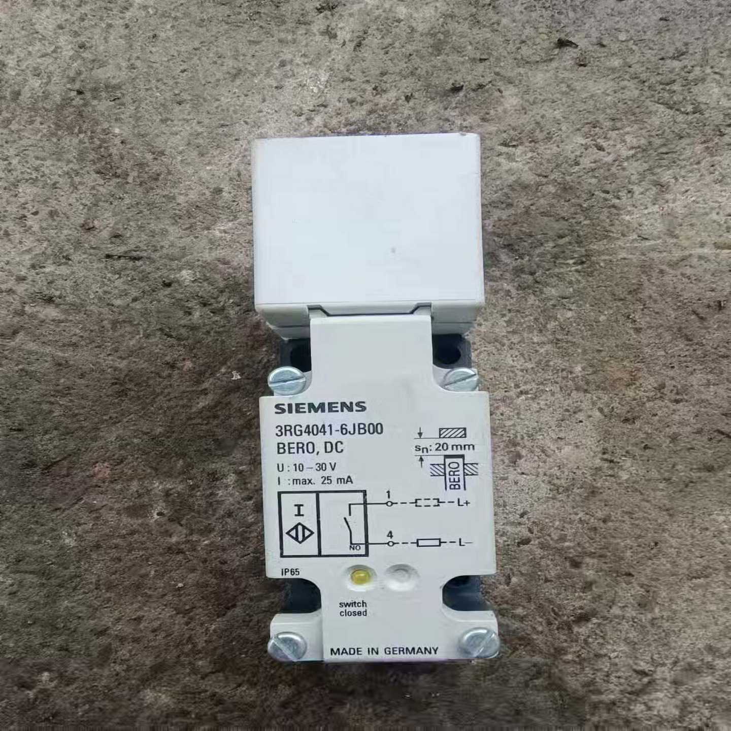 询价德国西门子接近开关3RG4041-6JB00包装盒没有了