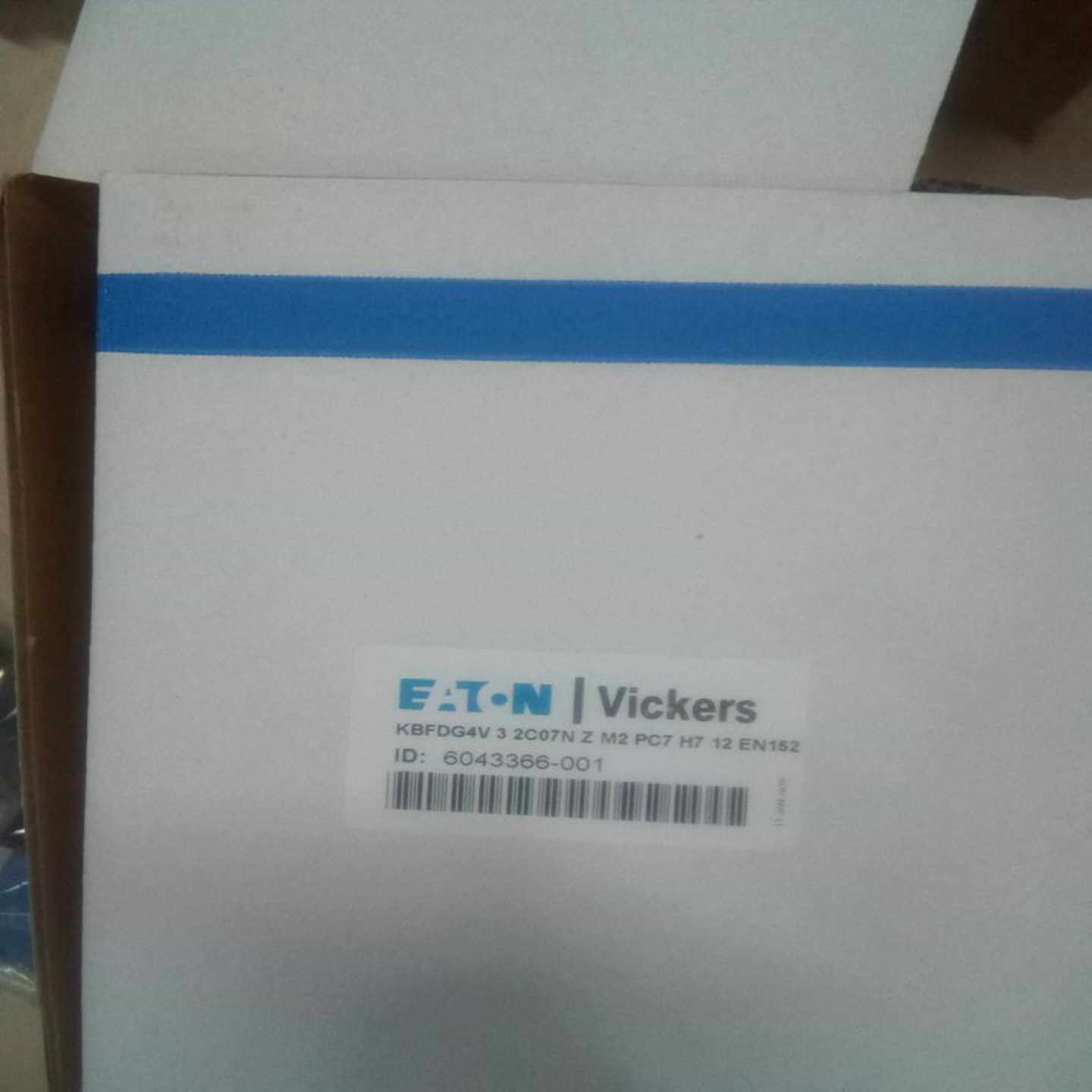 美国X/伊顿KBFDG4V-3-2C07N-Z-M2-PC7-H7-12-EN152比例阀