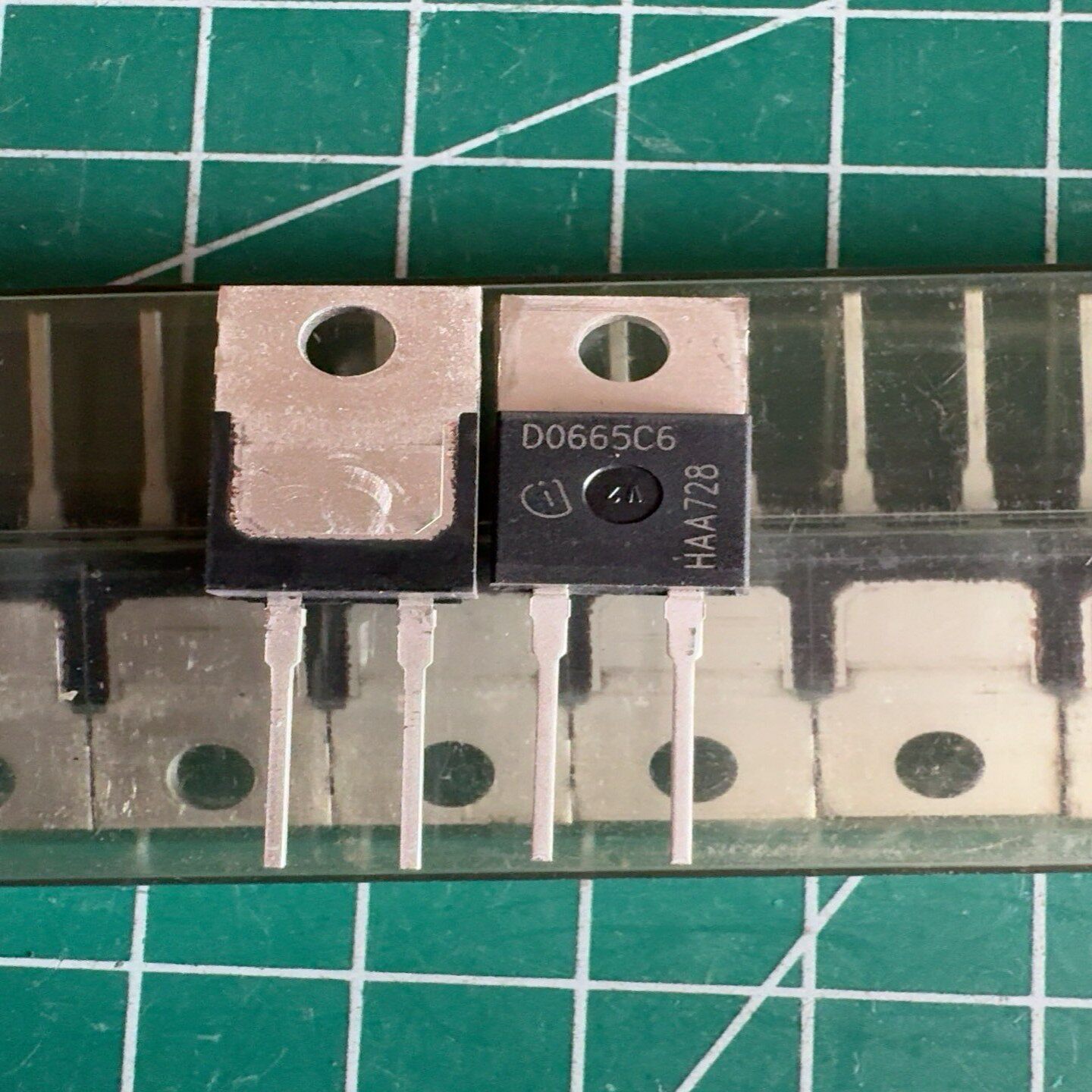 （议价)D0665C6 原装库存尾料．全新的正品有43个议价商品