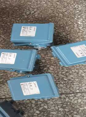 美国UE压力开关J400K-457，蓝色外壳，4台全新，两台--议价商品