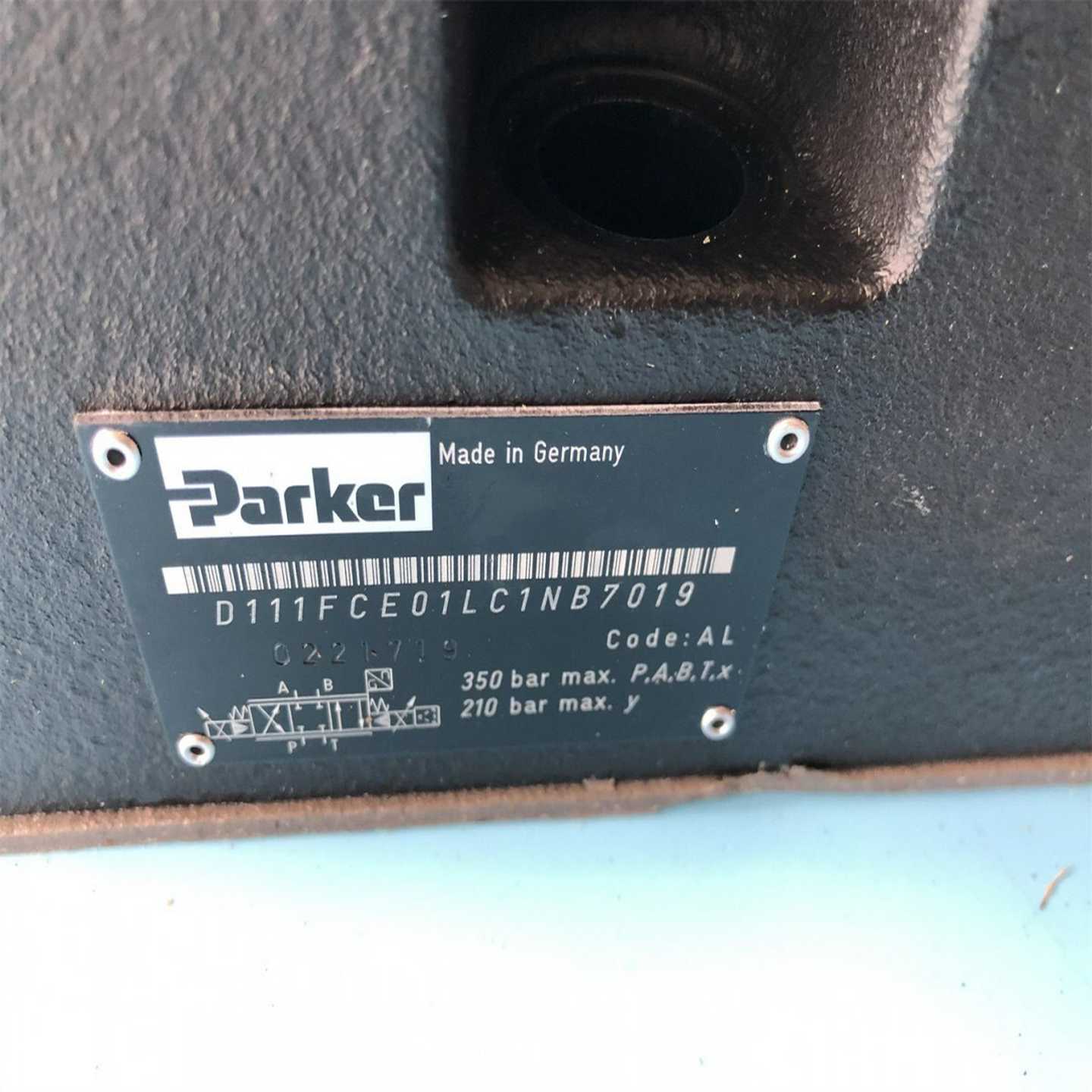 D111FCE01LC1NB70比例方向阀派克询价