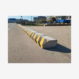市政工程钢结构围挡水泥隔离墩围蔽底座高速分流警示墩停车场路障