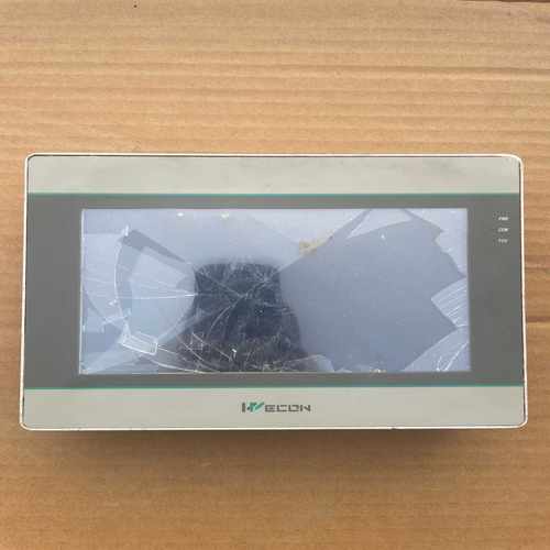 维控PI3070ie工控触摸屏，通电开机屏幕裂。见图7{议价}