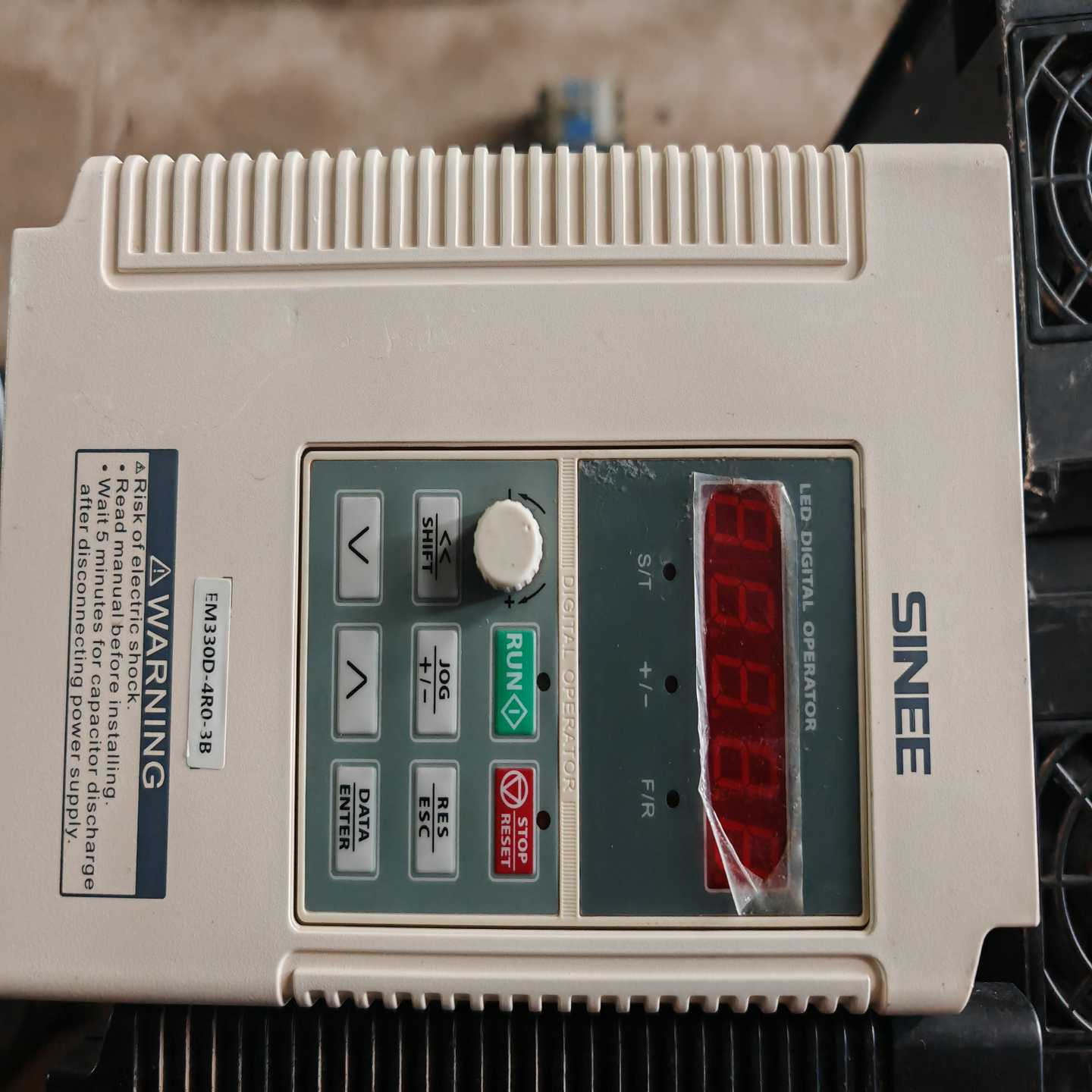 正弦变频器EM330D-4R0-3B，功率4.0KW功率，3--议价商品