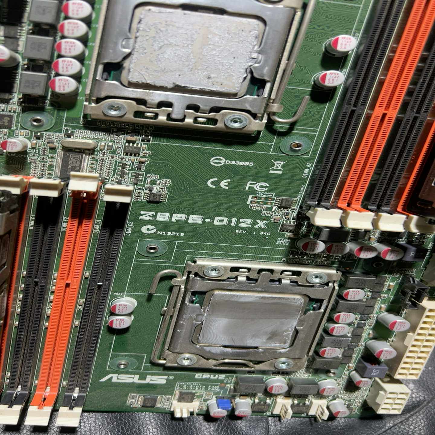 询价~华硕Z8PE-D12X 1366针双路服务器主板