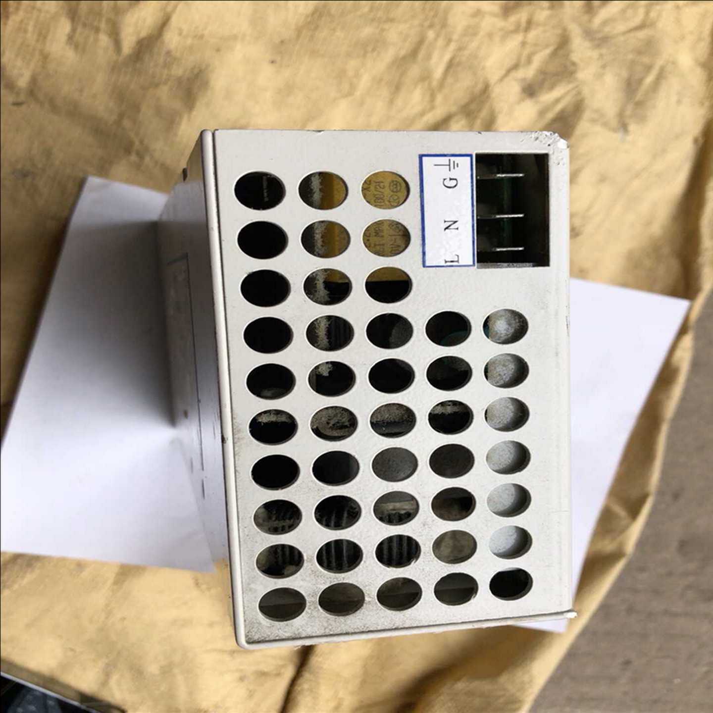 VB4A0018FBA，三台带包装2.2kw安川变频器，【卡奥电子】