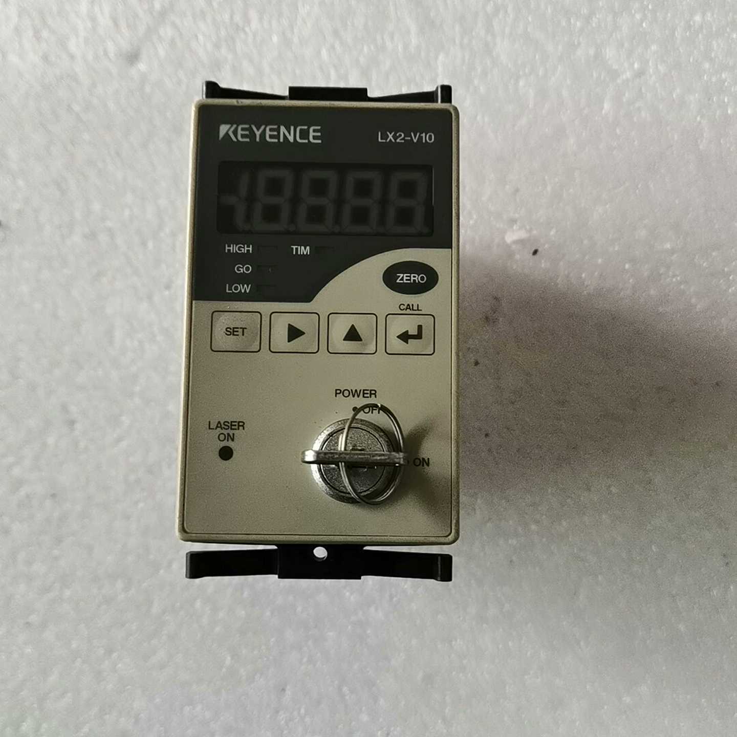 基恩士KEYENCE激光传感器激光控制器LX2-V10，实物询价
