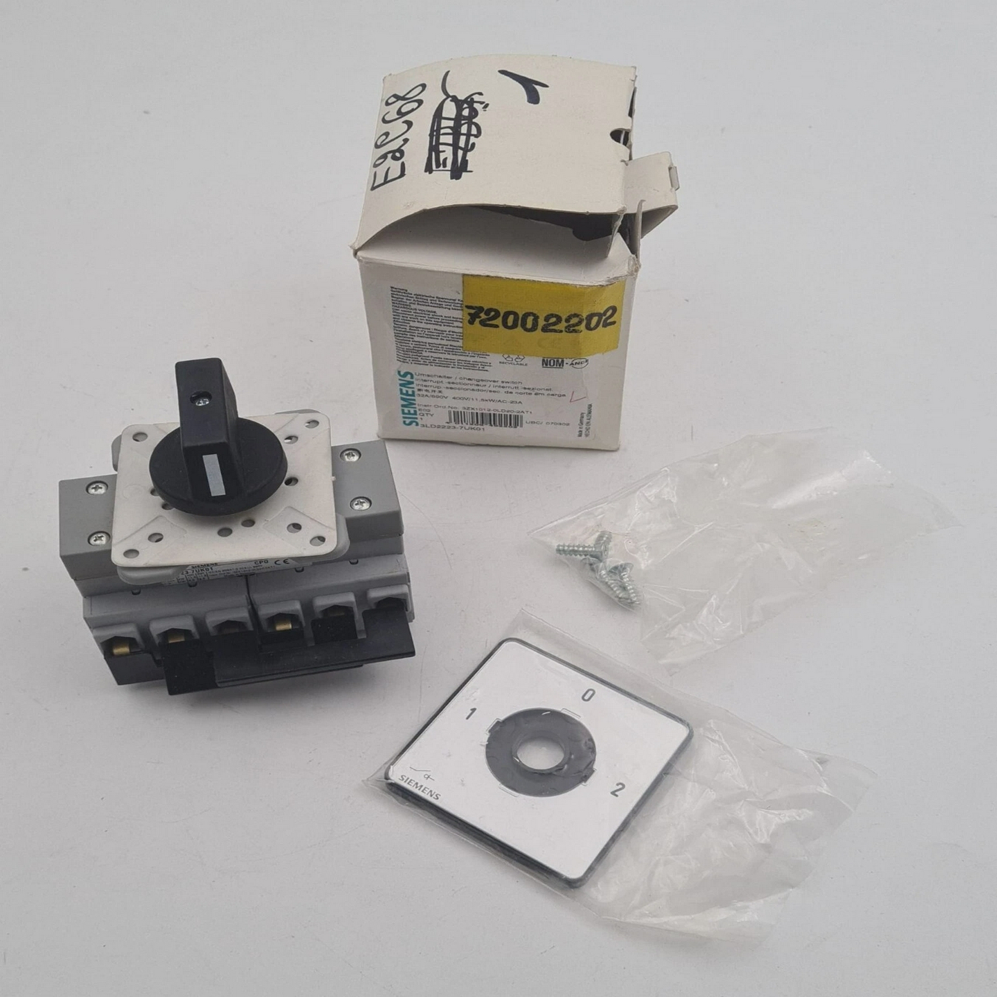 NEW-Siemens3LD2223-7UK01ChangeoverSwitchKnob3ZX1012-0