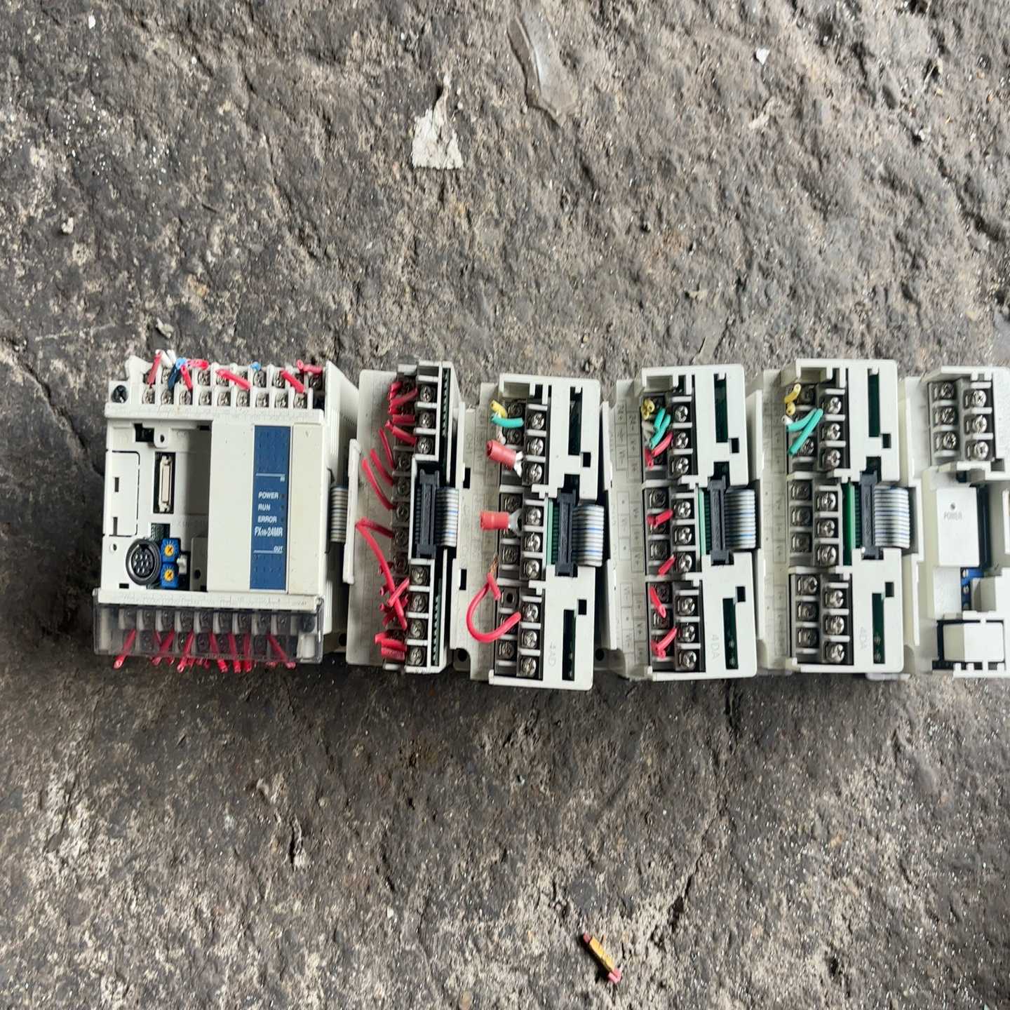 询价三菱PLCFX1N-24MR-001，FX2N-16EYR