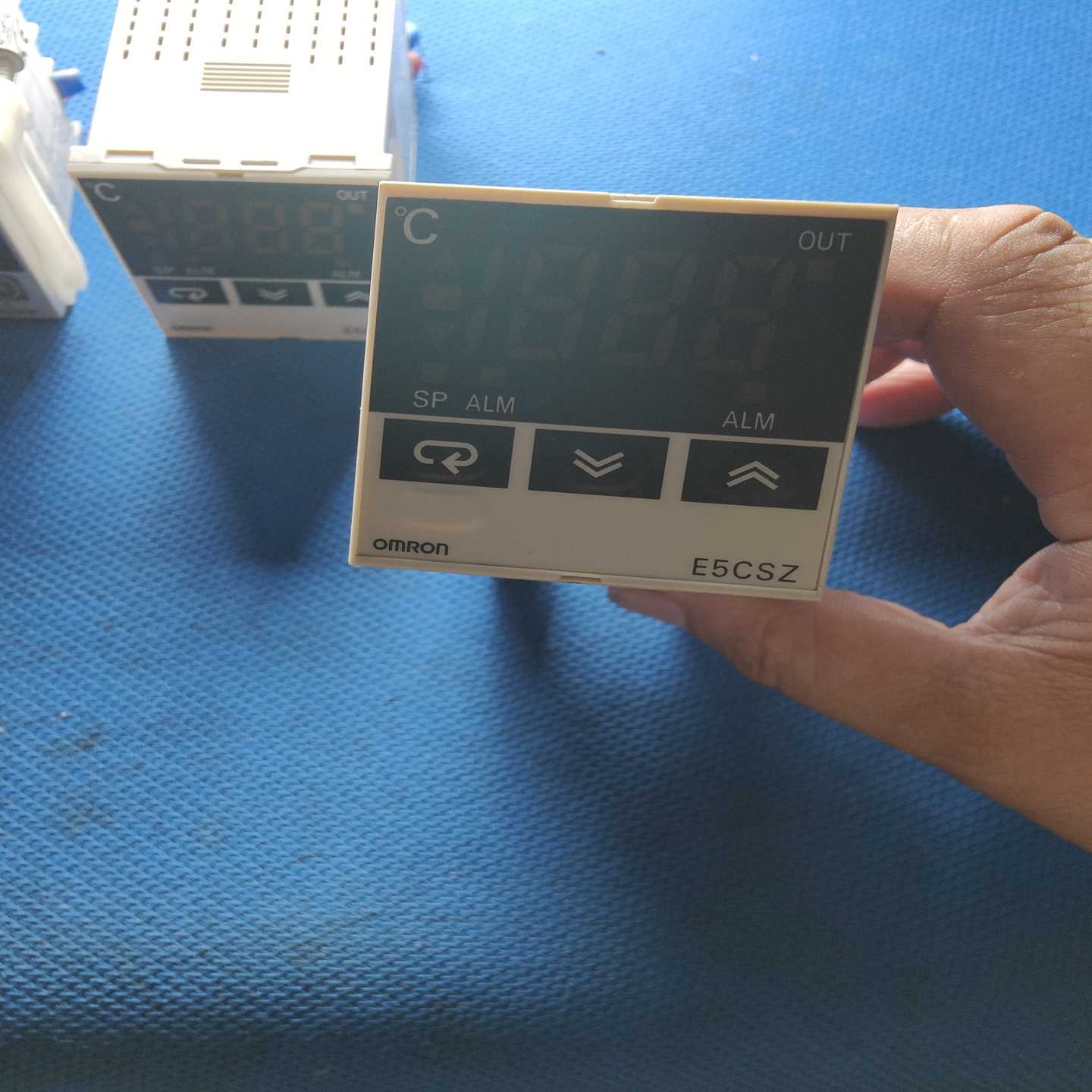 询价~温控表  E5CSZ-Q1T两个